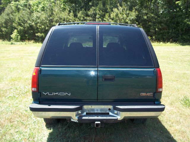 GMC Yukon 1999 photo 2