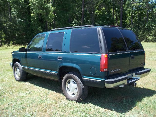 GMC Yukon 1999 photo 3