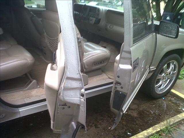 GMC Yukon 1999 photo 3