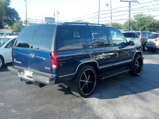 GMC Yukon 4x4 Crew Cab LE SUV