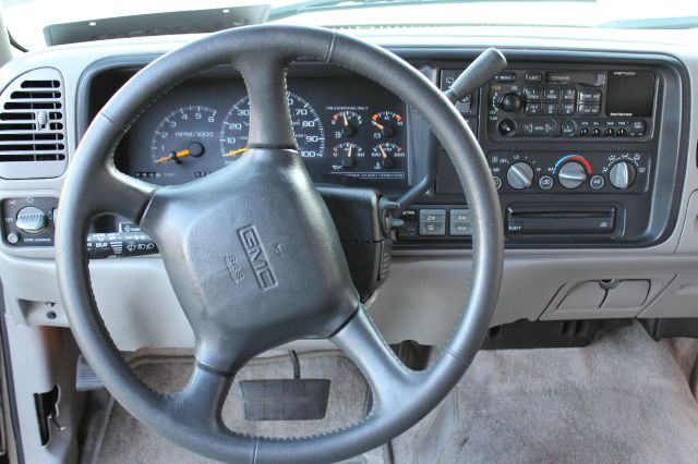 GMC Yukon 1999 photo 10