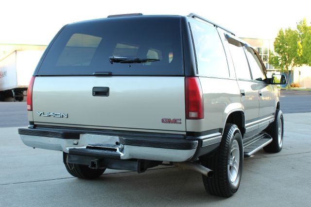 GMC Yukon 1999 photo 8