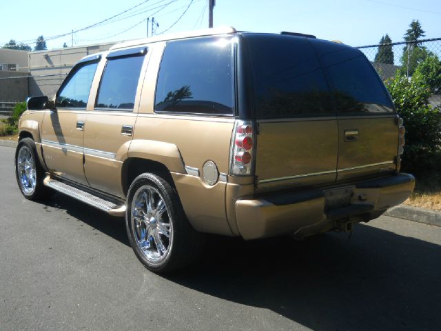 GMC Yukon 1999 photo 1