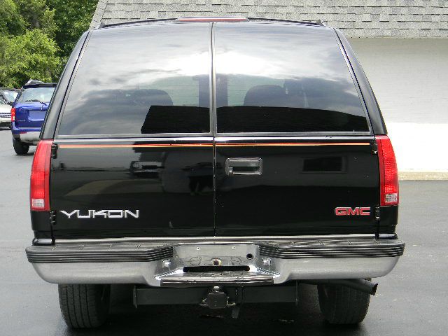 GMC Yukon 1999 photo 1