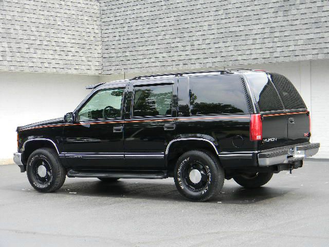 GMC Yukon 1999 photo 2