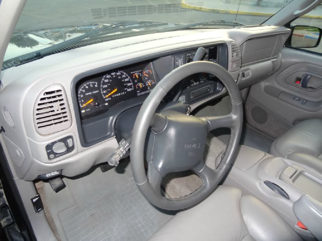 GMC Yukon 1999 photo 20