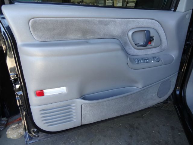 GMC Yukon 1999 photo 56