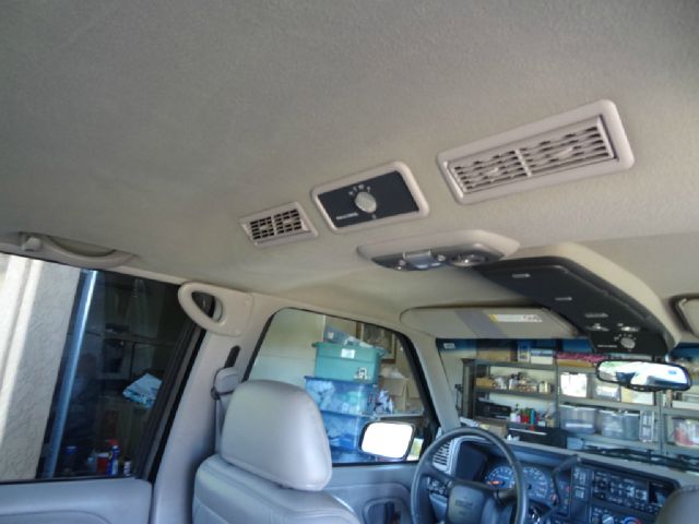 GMC Yukon 1999 photo 8