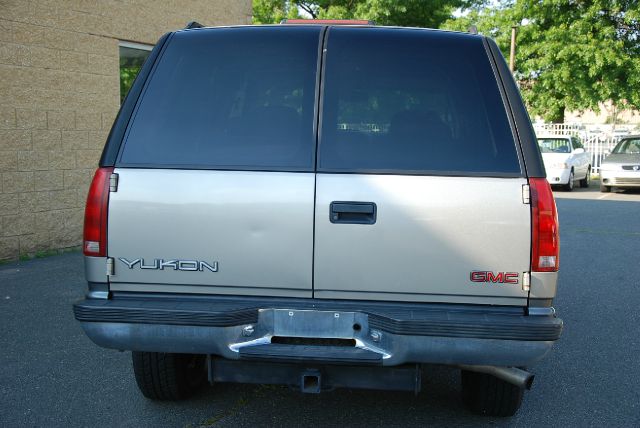 GMC Yukon 1999 photo 3
