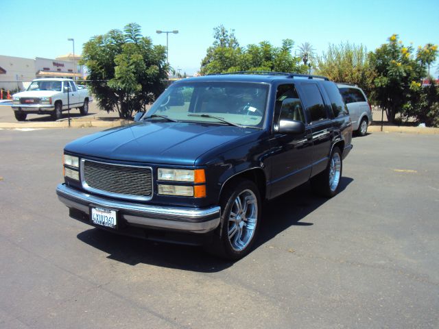 GMC Yukon 1999 photo 2