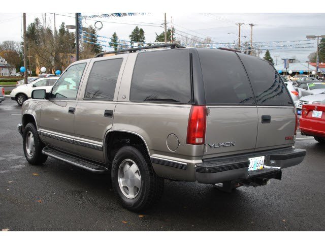 GMC Yukon 1999 photo 2