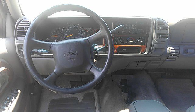 GMC Yukon 1999 photo 1