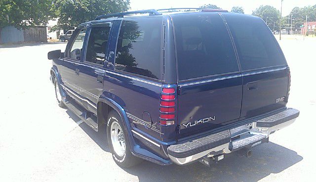 GMC Yukon 1999 photo 4