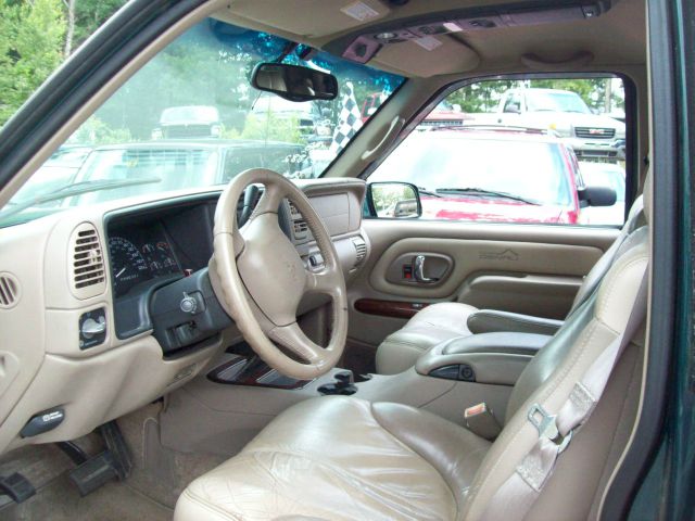 GMC Yukon 2000 photo 2