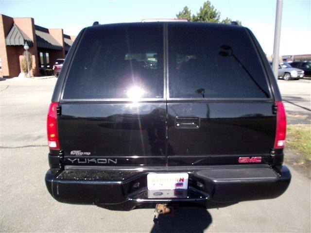 GMC Yukon 2000 photo 3