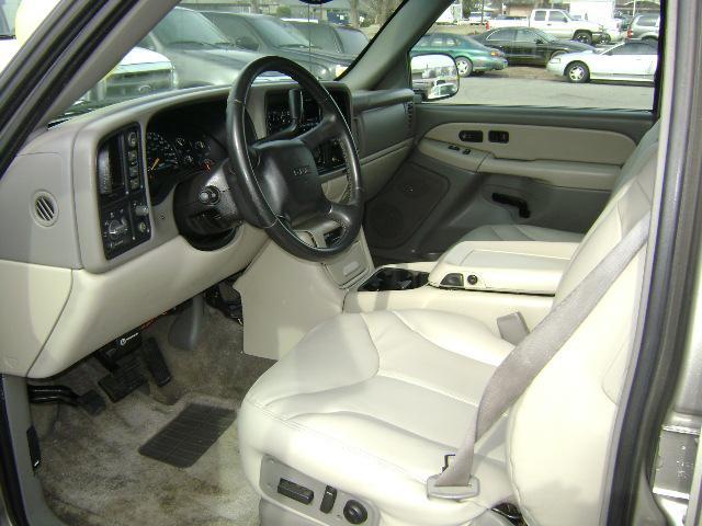 GMC Yukon 2000 photo 2