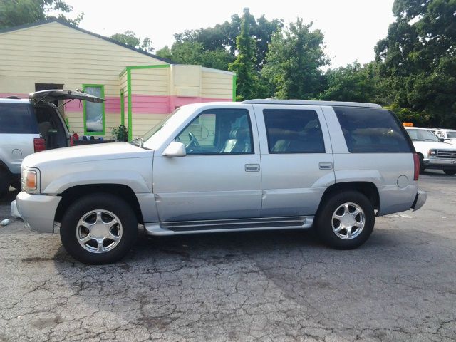 GMC Yukon 2000 photo 2
