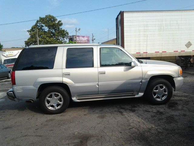 GMC Yukon 2000 photo 3