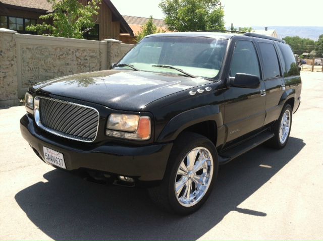 GMC Yukon 2000 photo 2