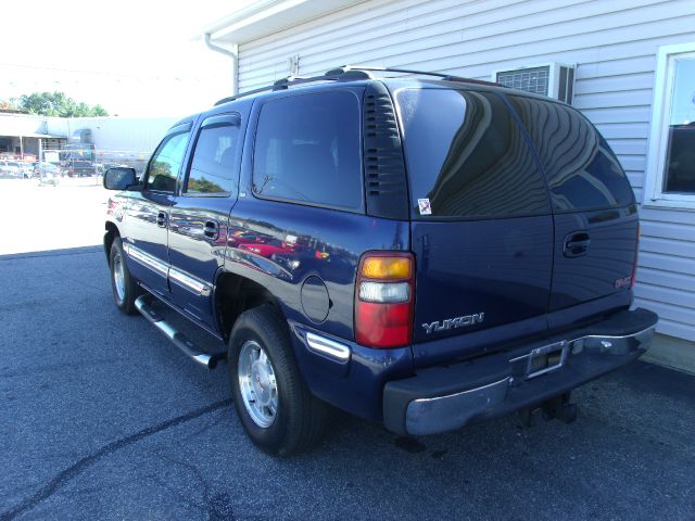 GMC Yukon 2000 photo 2