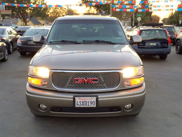 GMC Yukon 2001 photo 2