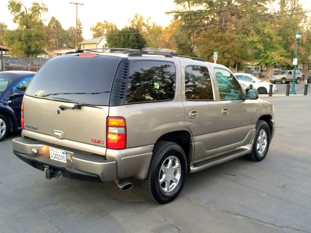 GMC Yukon 2001 photo 4
