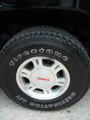 GMC Yukon 4x4 Crew Cab LE SUV