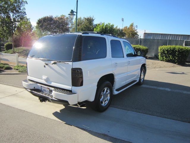 GMC Yukon 2001 photo 2