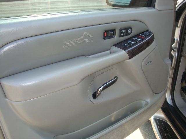GMC Yukon 2001 photo 2