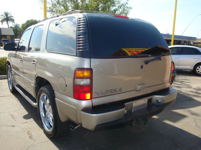 GMC Yukon 2001 photo 3