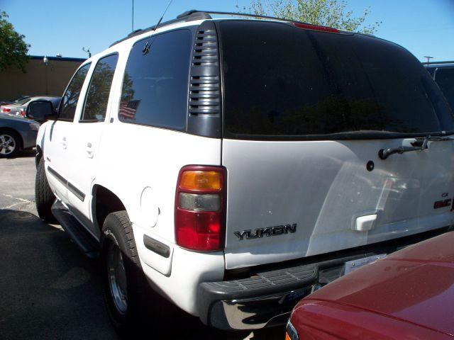 GMC Yukon 2001 photo 3