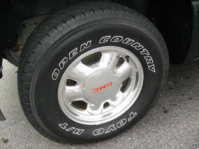 GMC Yukon 2002 photo 1