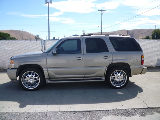 GMC Yukon 2002 photo 1