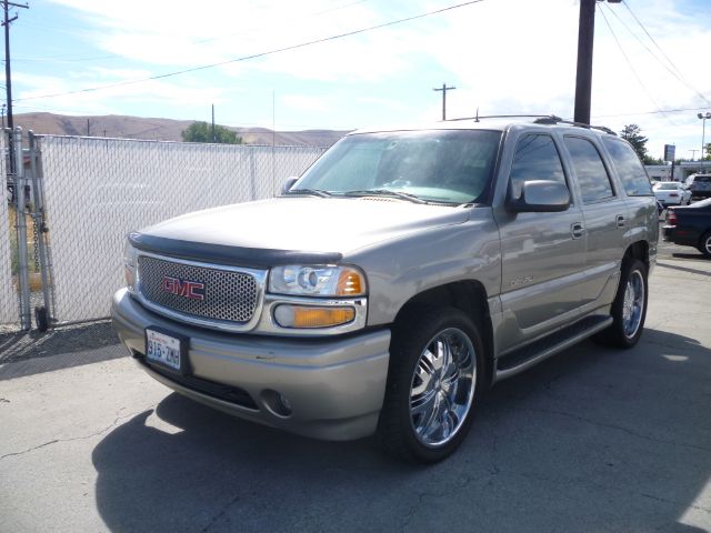 GMC Yukon 2002 photo 2