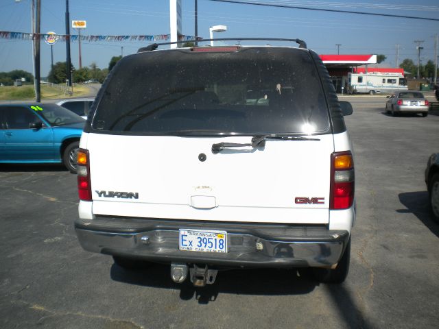 GMC Yukon 2002 photo 2