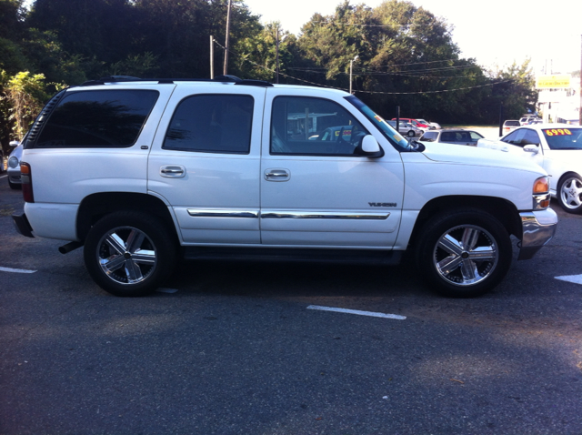 GMC Yukon 2002 photo 2