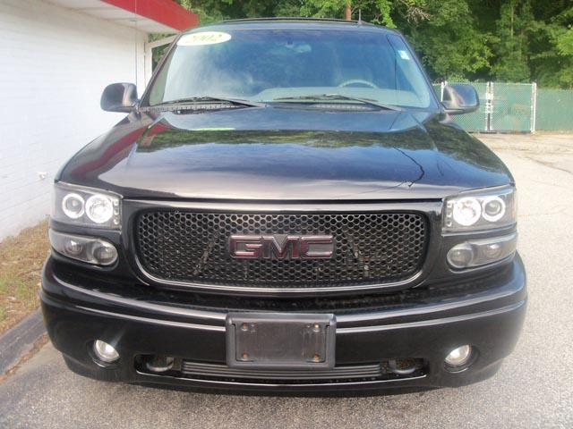 GMC Yukon 2002 photo 2