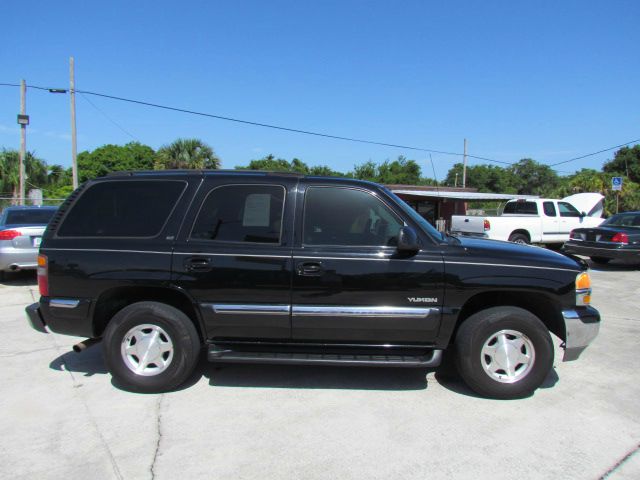 GMC Yukon 2002 photo 2