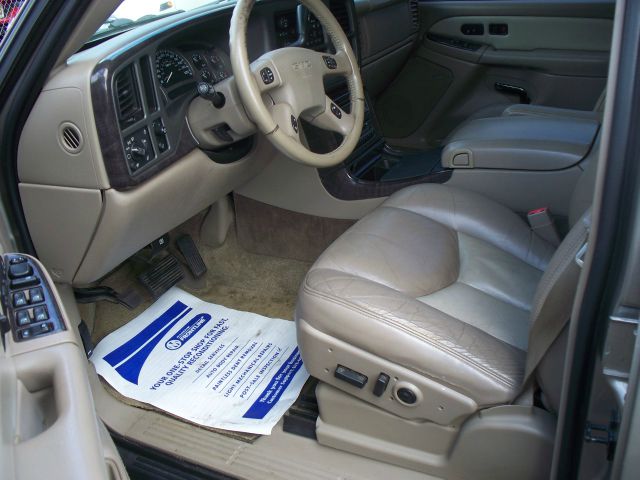 GMC Yukon 2003 photo 2