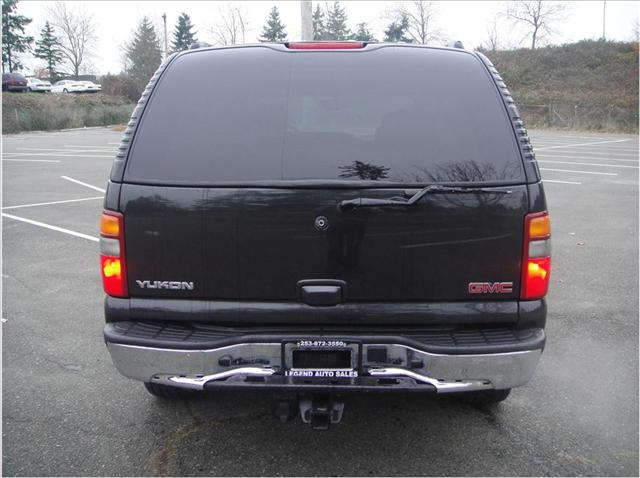 GMC Yukon 2003 photo 2