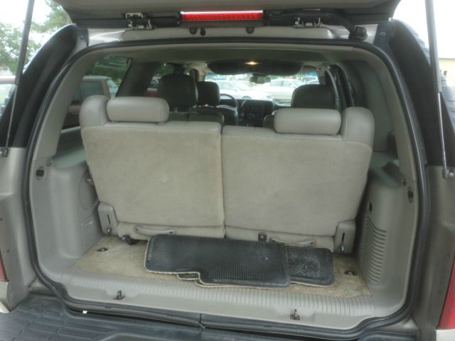 GMC Yukon 2003 photo 2
