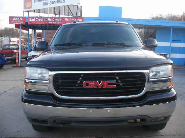 GMC Yukon 2003 photo 2