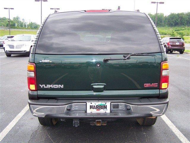 GMC Yukon 2003 photo 2