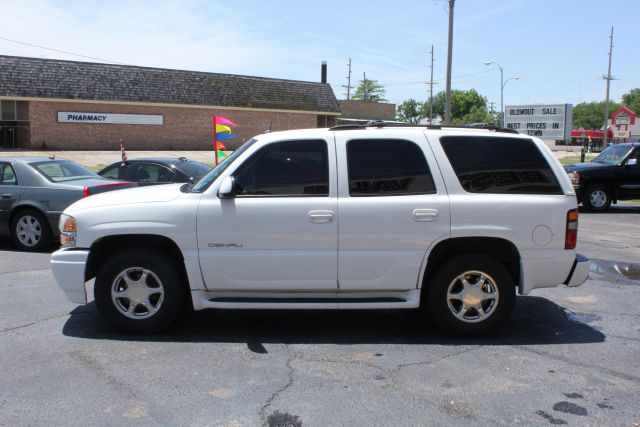 GMC Yukon 2003 photo 1