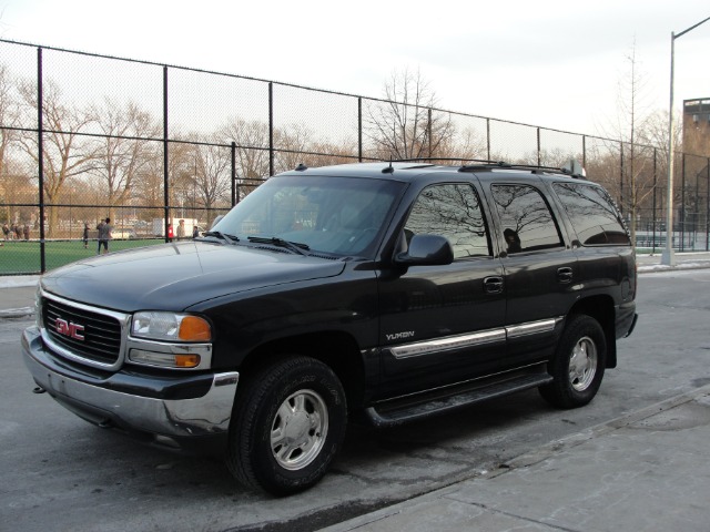 GMC Yukon 2003 photo 2
