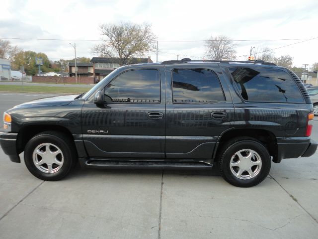GMC Yukon 2003 photo 2