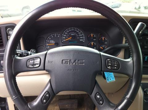 GMC Yukon 2003 photo 1