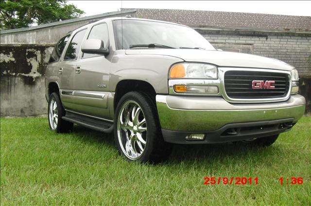 GMC Yukon 2003 photo 1