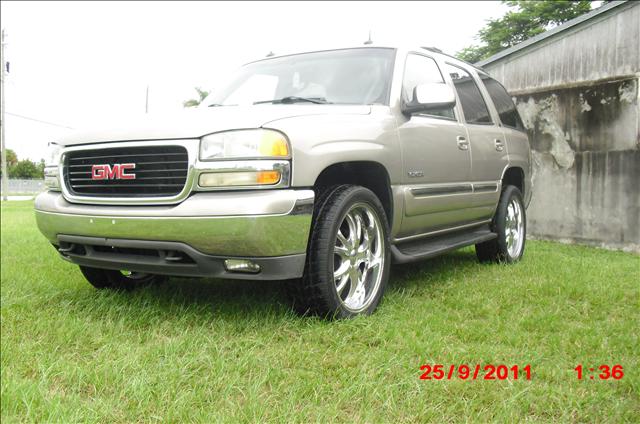 GMC Yukon 2003 photo 2