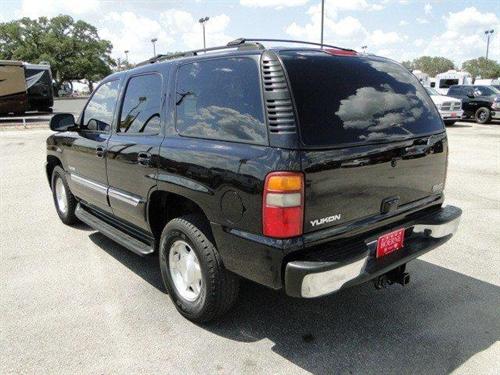 GMC Yukon 2003 photo 2